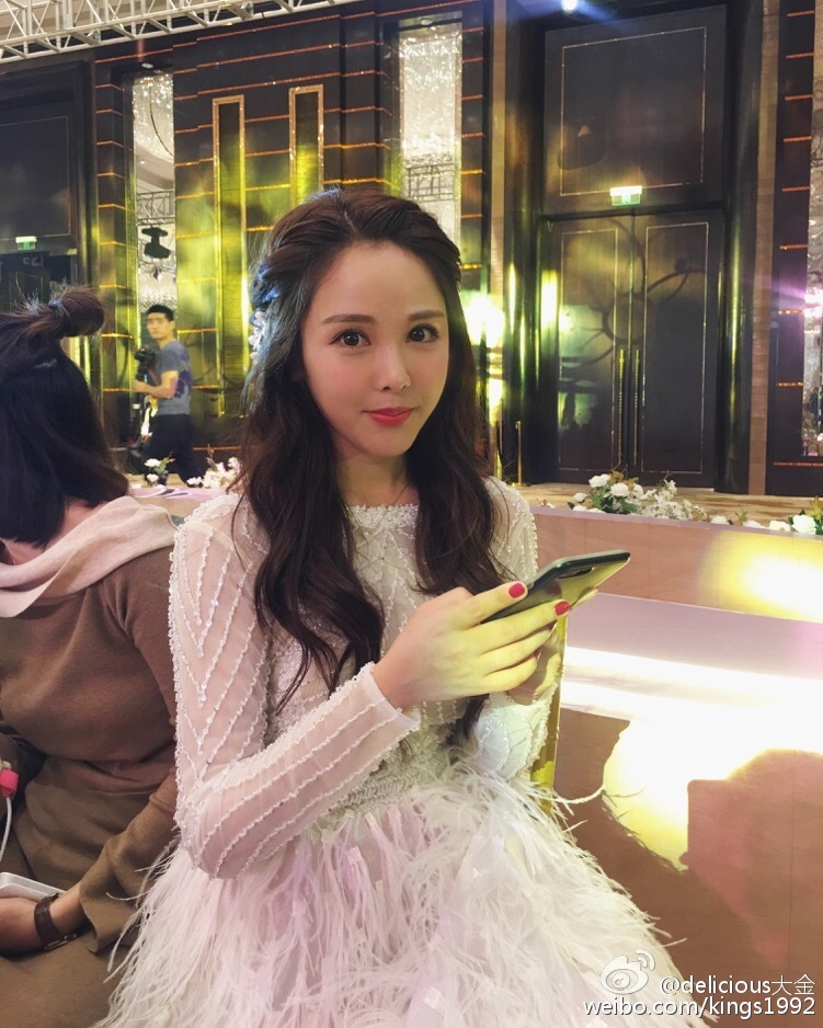 嫁给了爱情网红林珊珊与富二代男友完婚