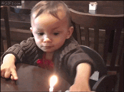 宝宝一岁生日感言|过一岁生日的宝宝吹蜡烛。。。惹不起惹不起